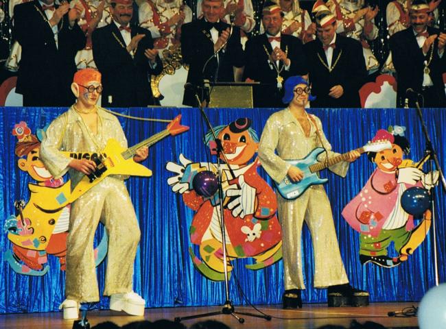 2000 weitere Gruppen 1 7